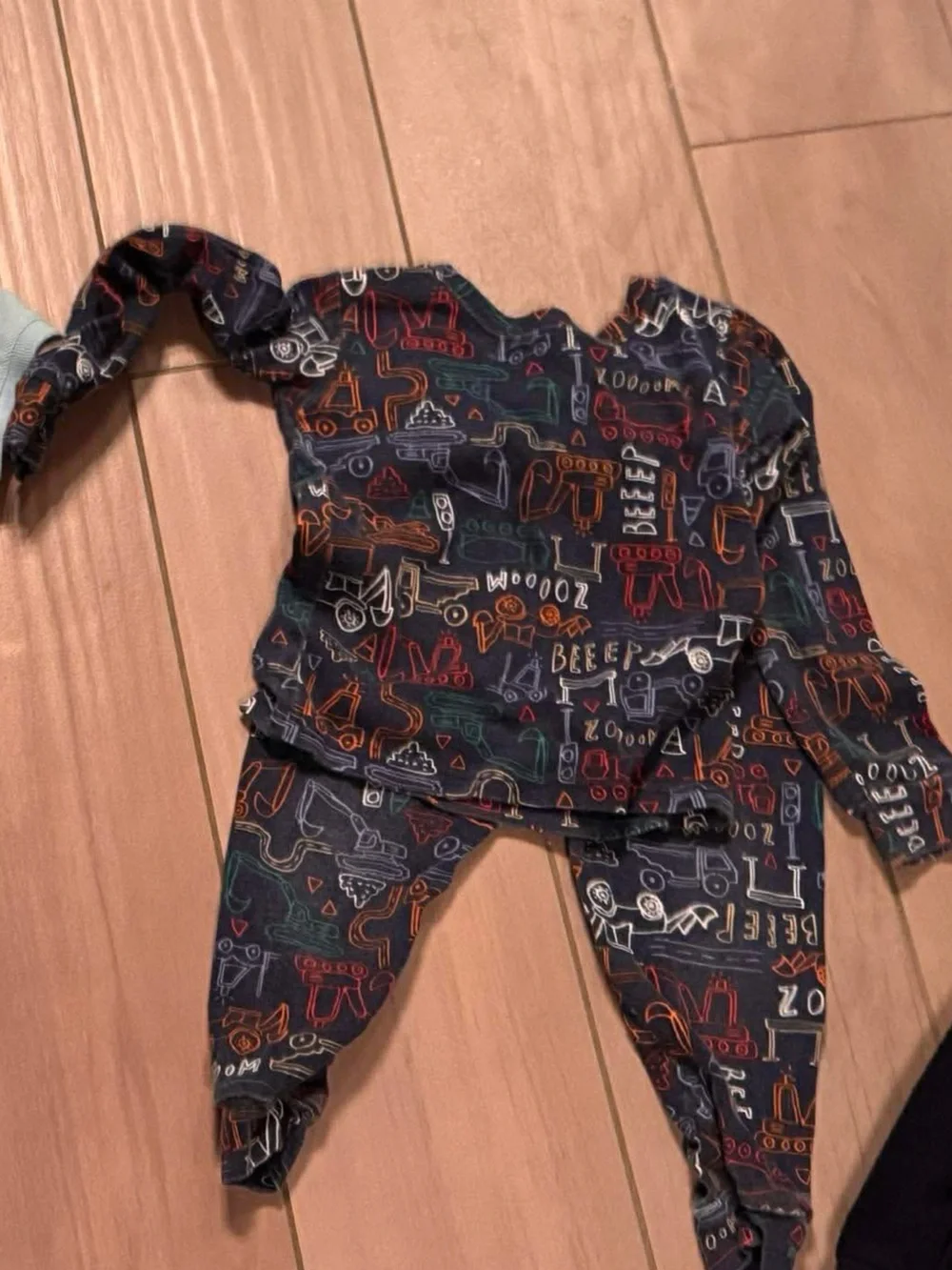 8pc bundle lot 18-24m 2onesies 3shirts 1pjset 1hoodie 1 bib no stains or wear